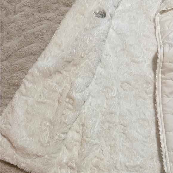 The North Face Cream Quilted Reversible Puffer Vest - Picture 3 of 6